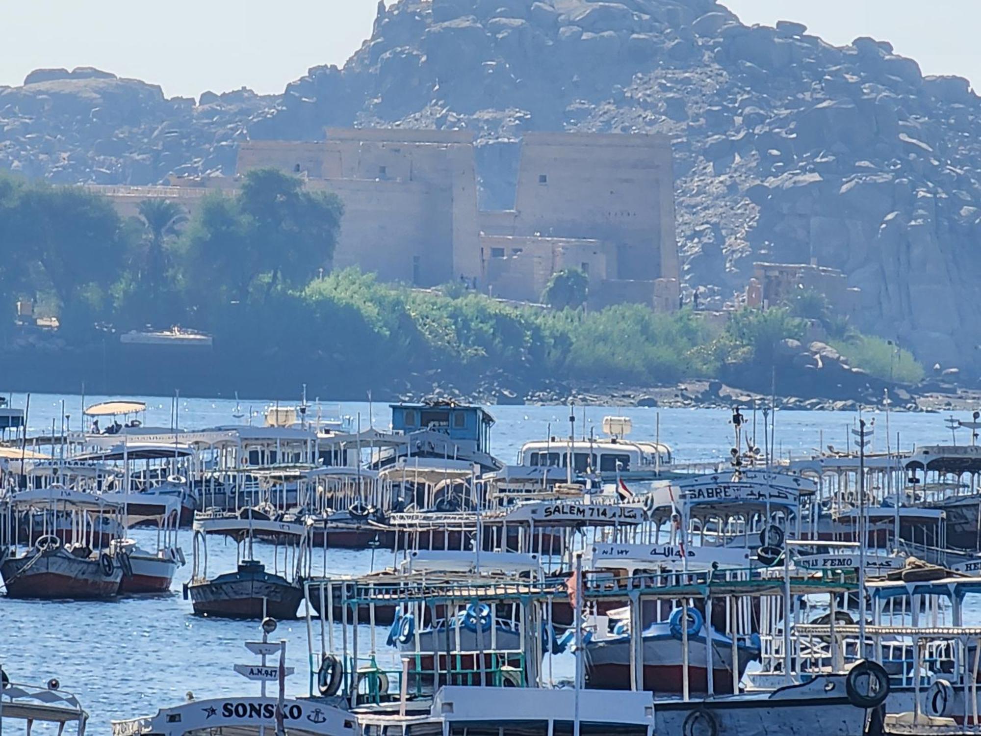 Endo Mando Hotel Aswan Bagian luar foto